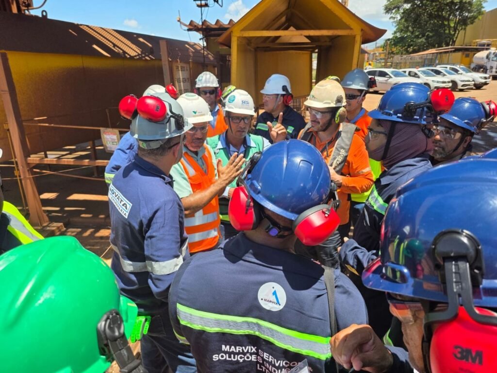 Equipe Marvix em diálogo de segurança em campo